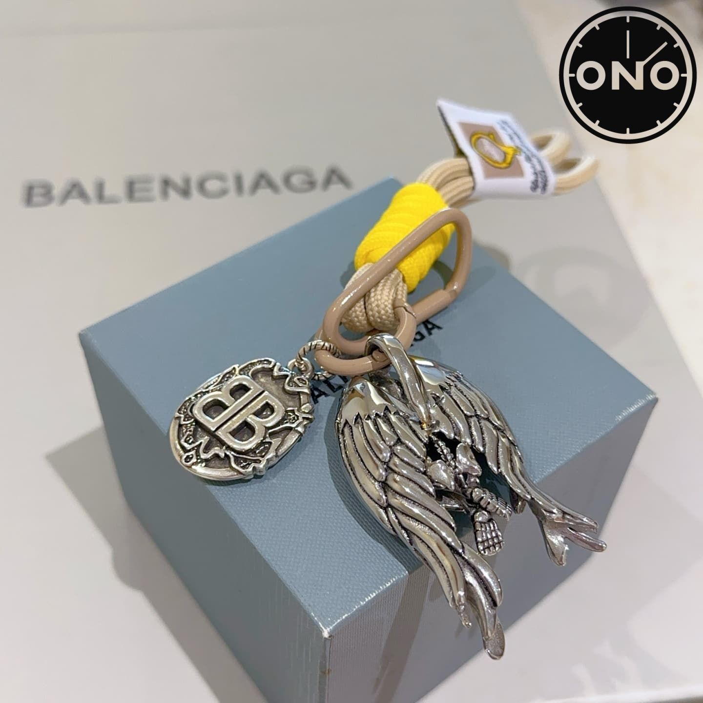 balenciaga-clasp_88_2.jpg