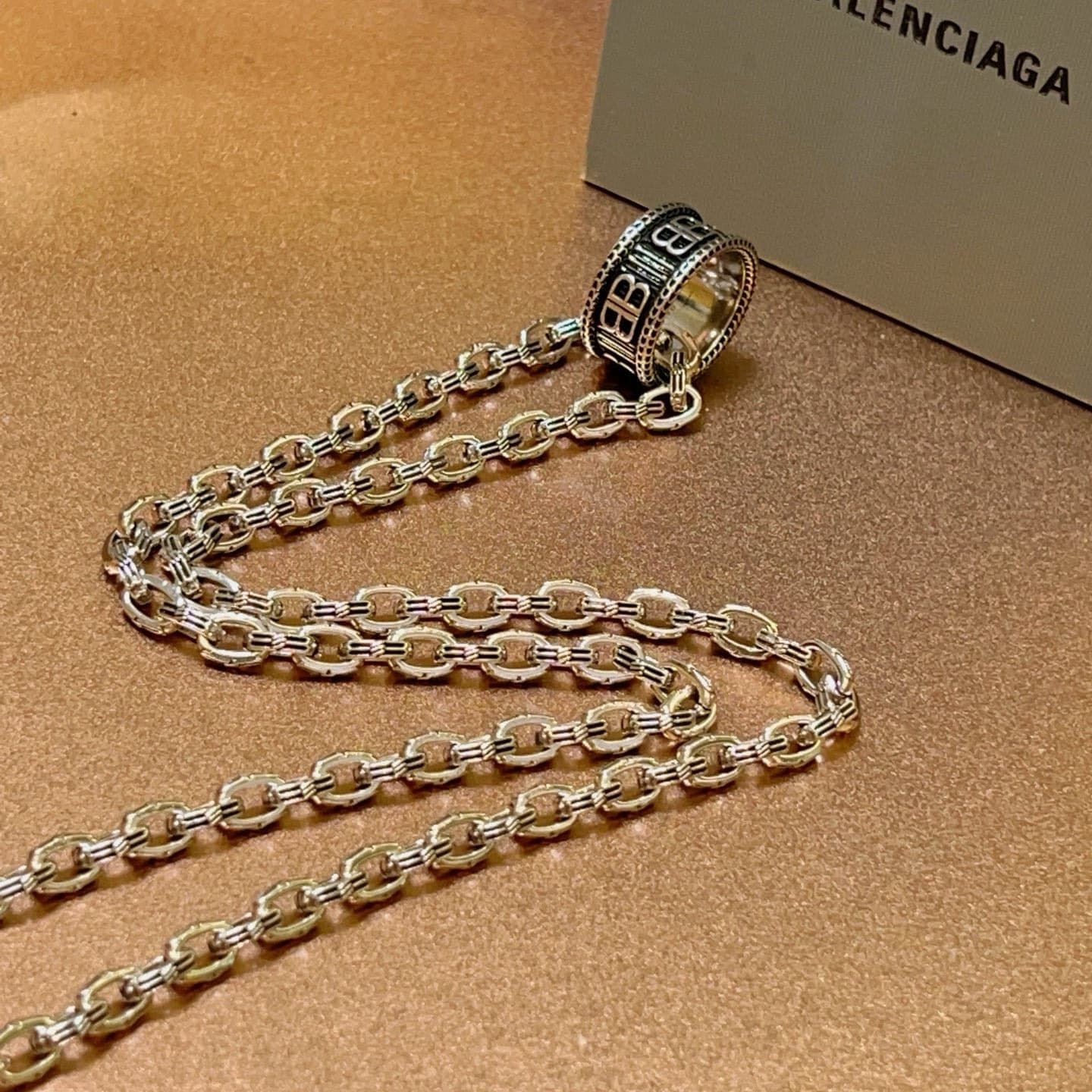 balenciaga-necklace_12_1.jpg