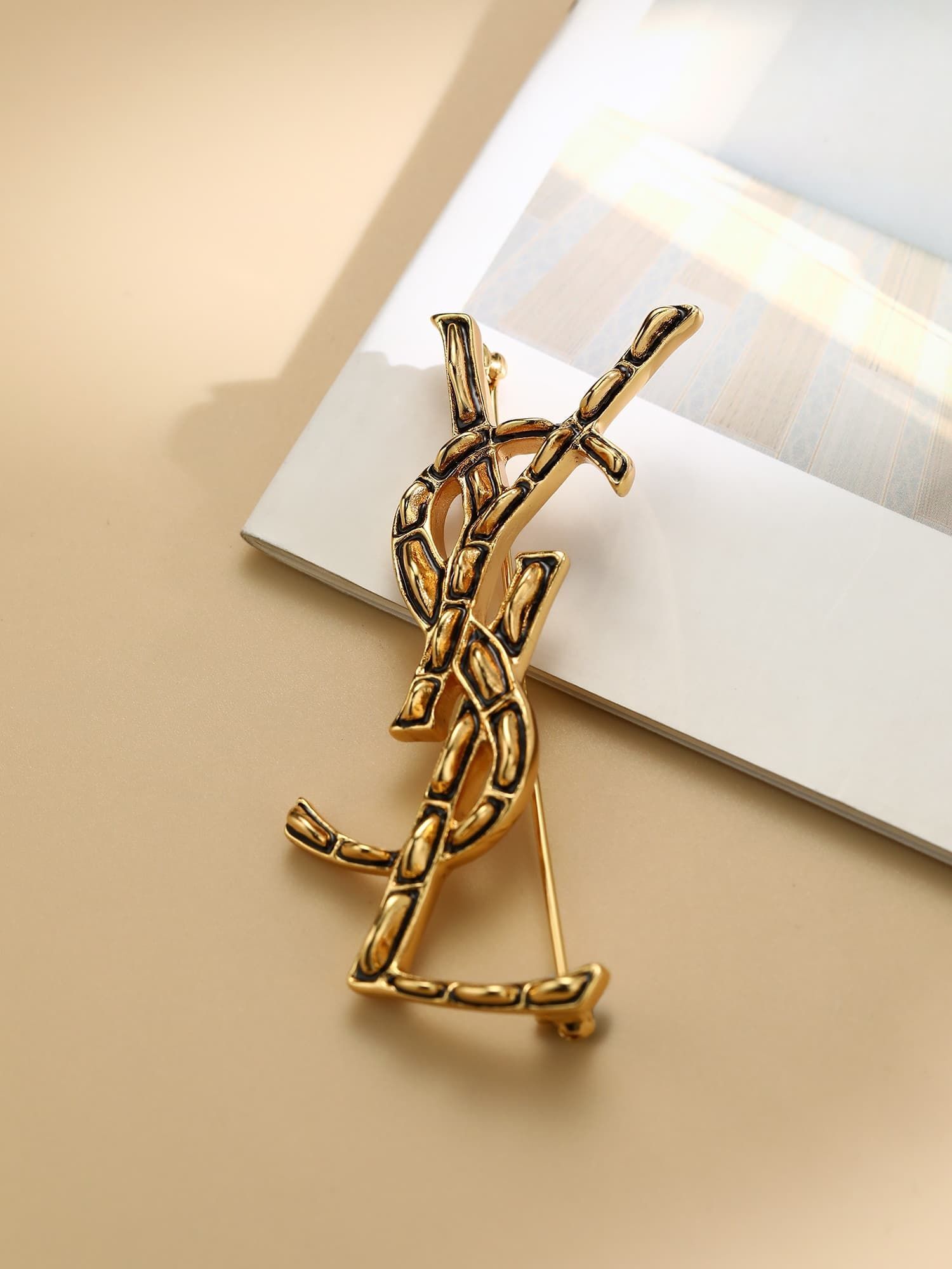 ysl-brooch_23_4.jpg