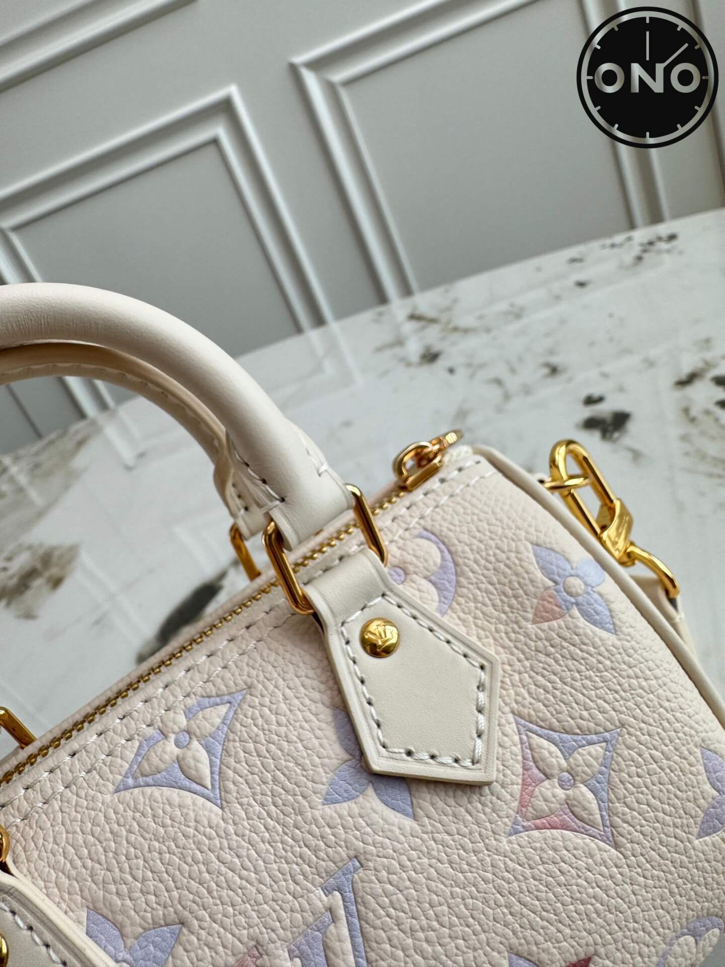 lv_womens_81_4.jpg