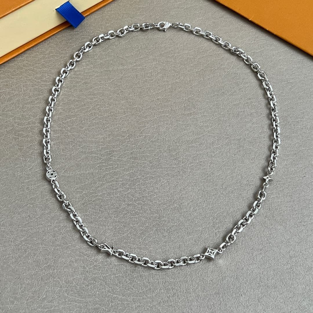 lv-necklace_1_3.jpg