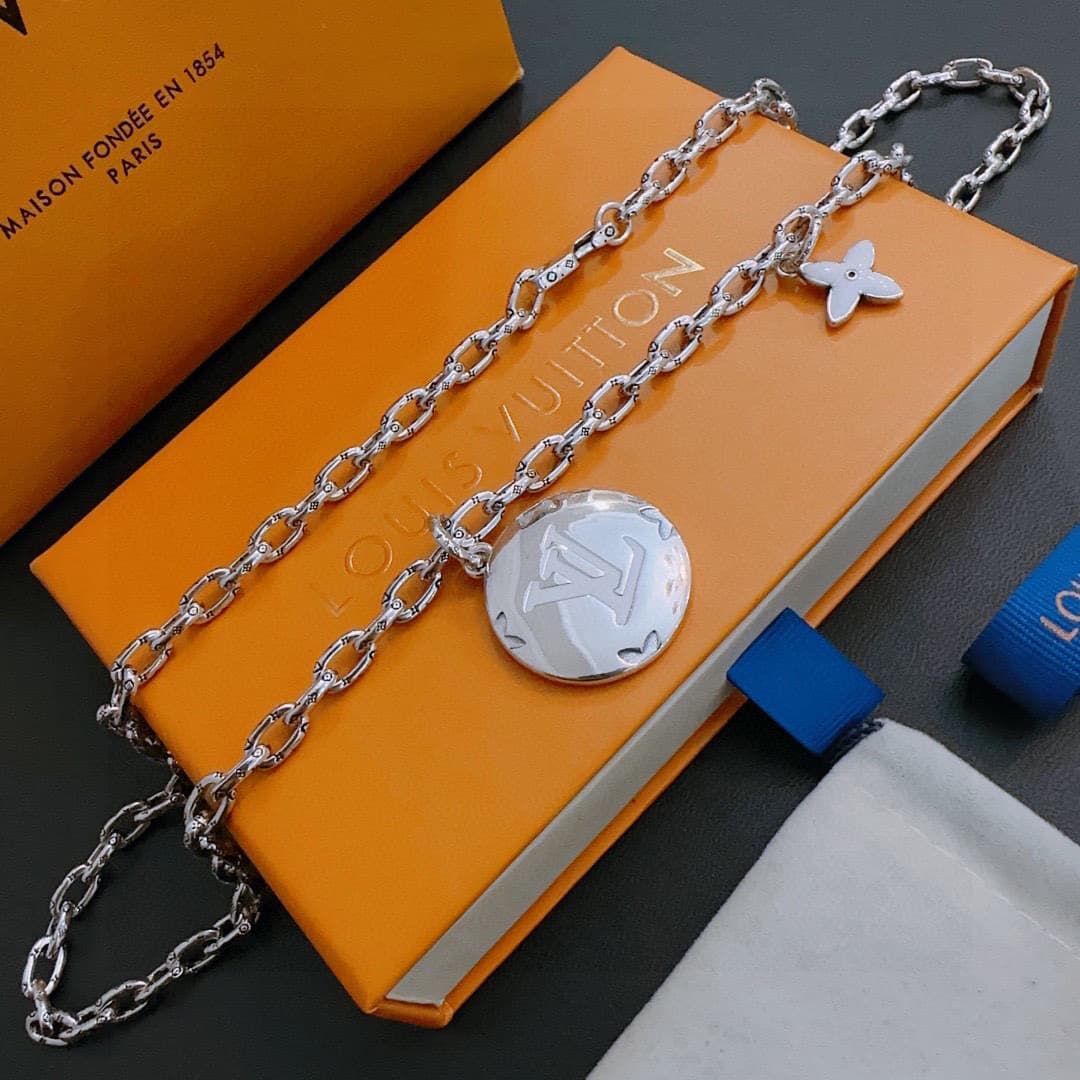 lv-necklace_49_1.jpg