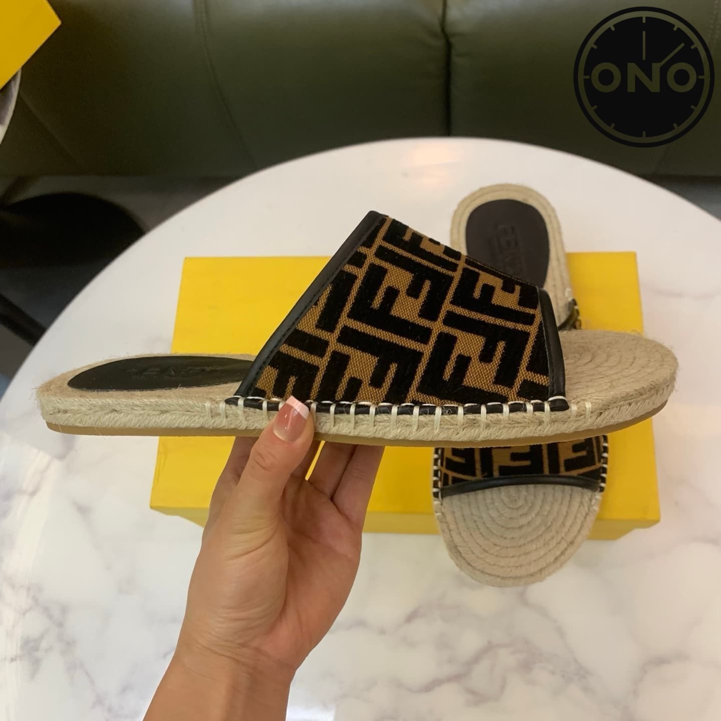fendi-slippers_26_7.jpg