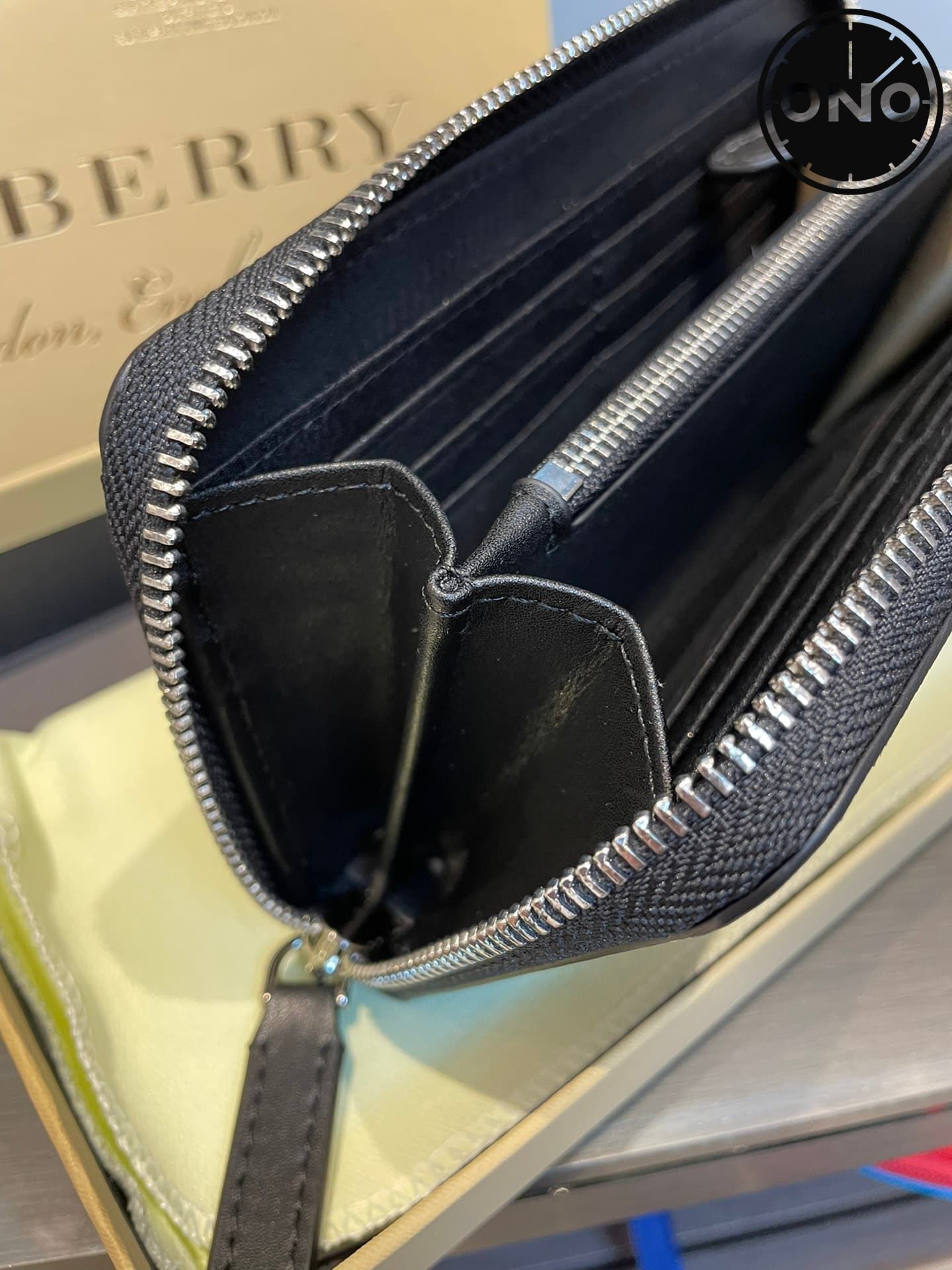 burberry-wallet_11_8.jpg