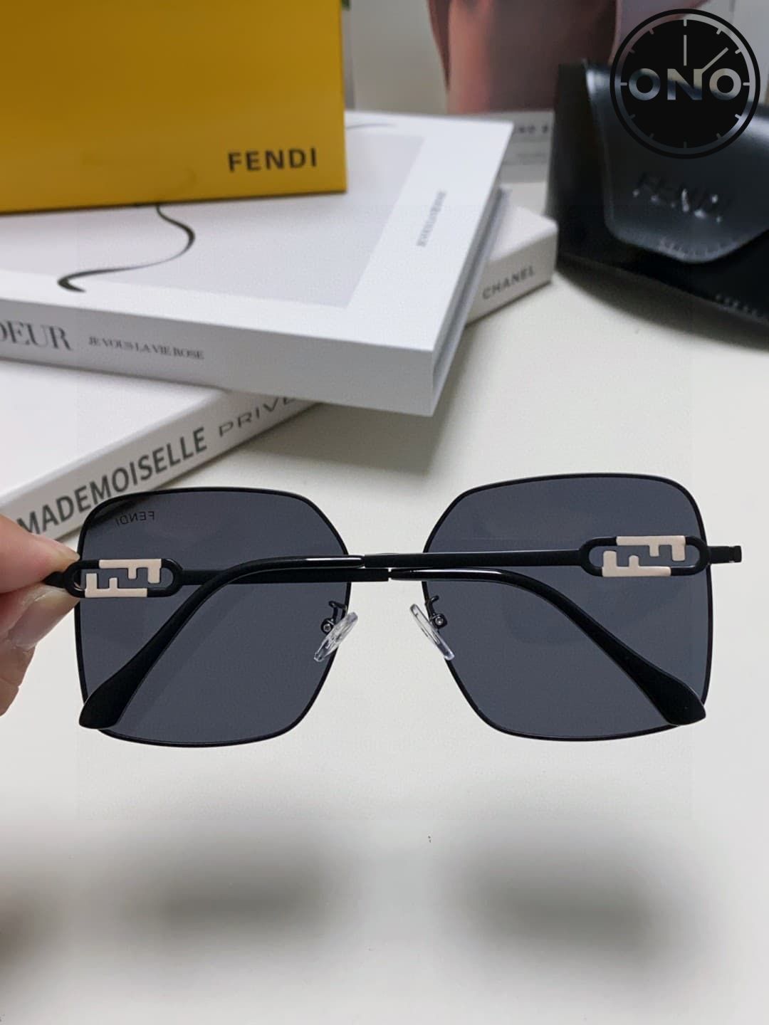 fendi-glasses_51_4.jpg