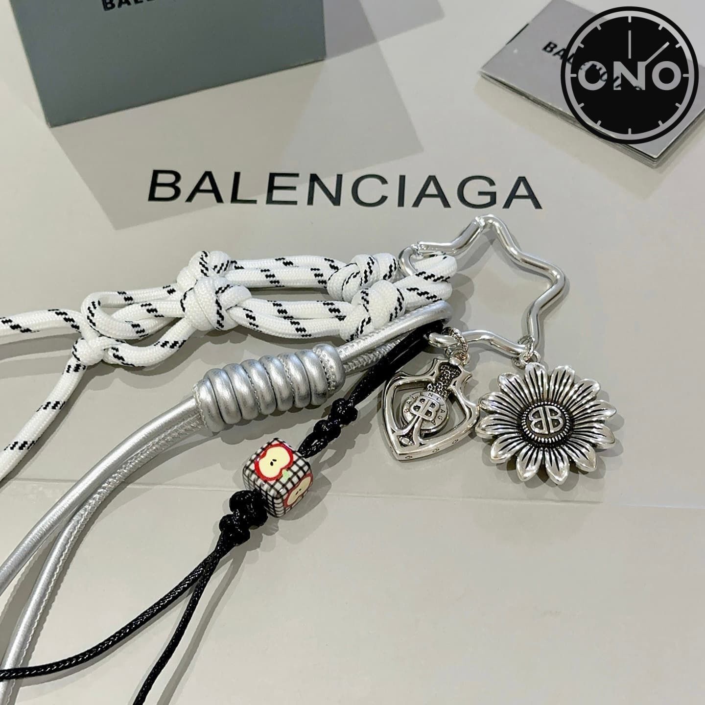 balenciaga-clasp_63_4.jpg