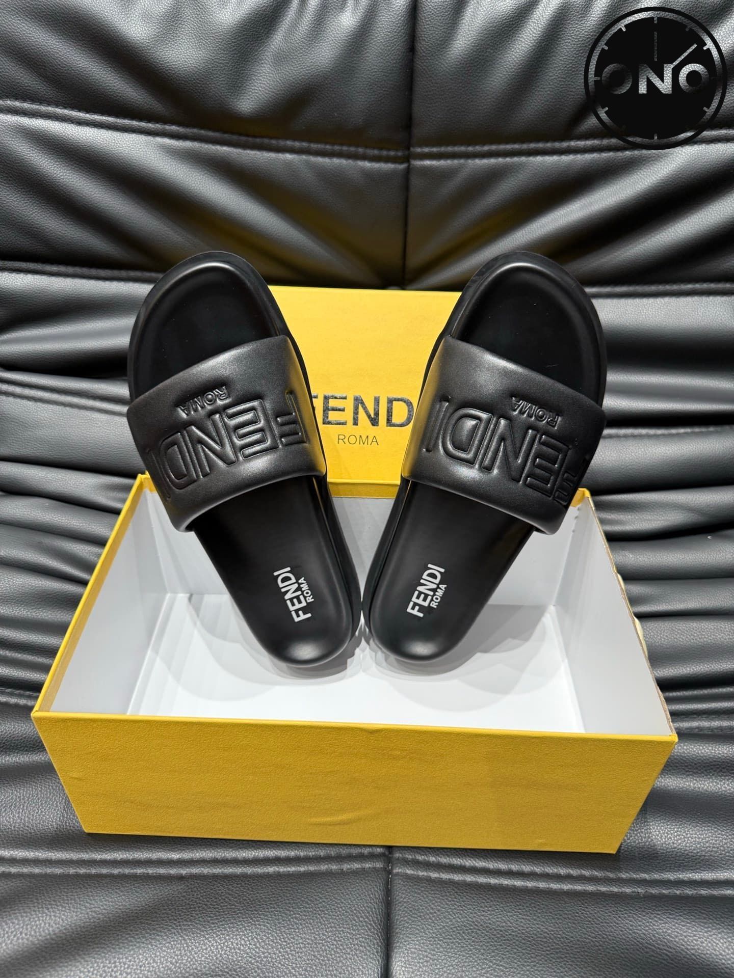 fendi-slippers_37_3.jpg