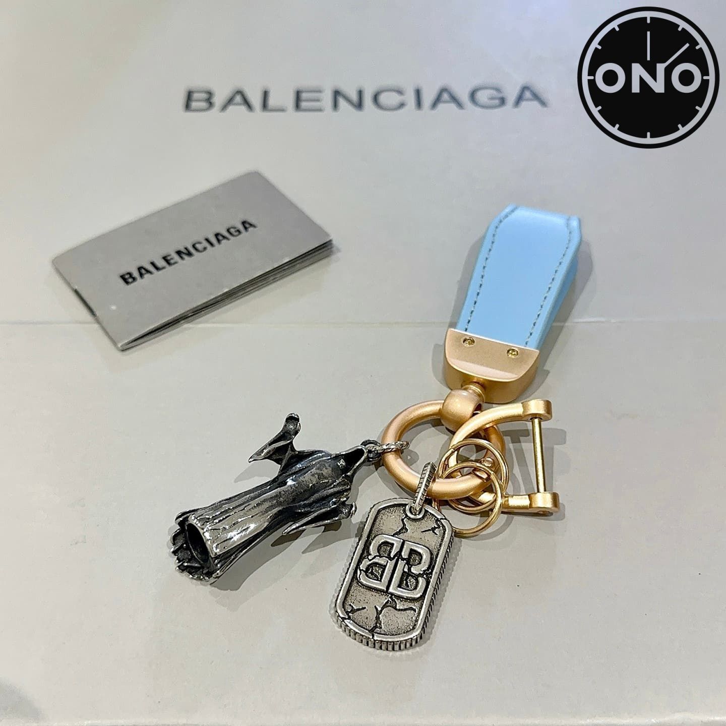 balenciaga-clasp_56_3.jpg