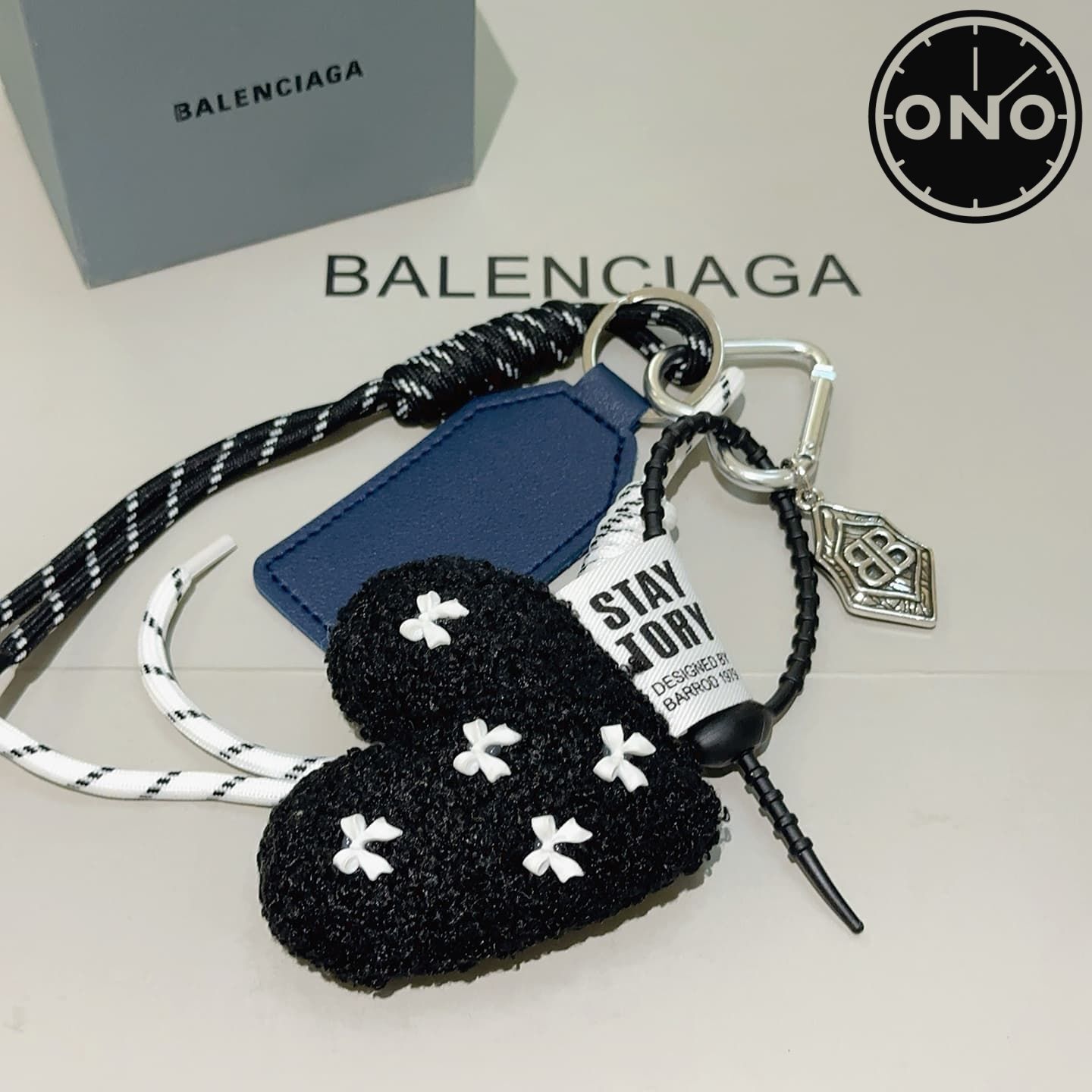 balenciaga-clasp_4_2.jpg