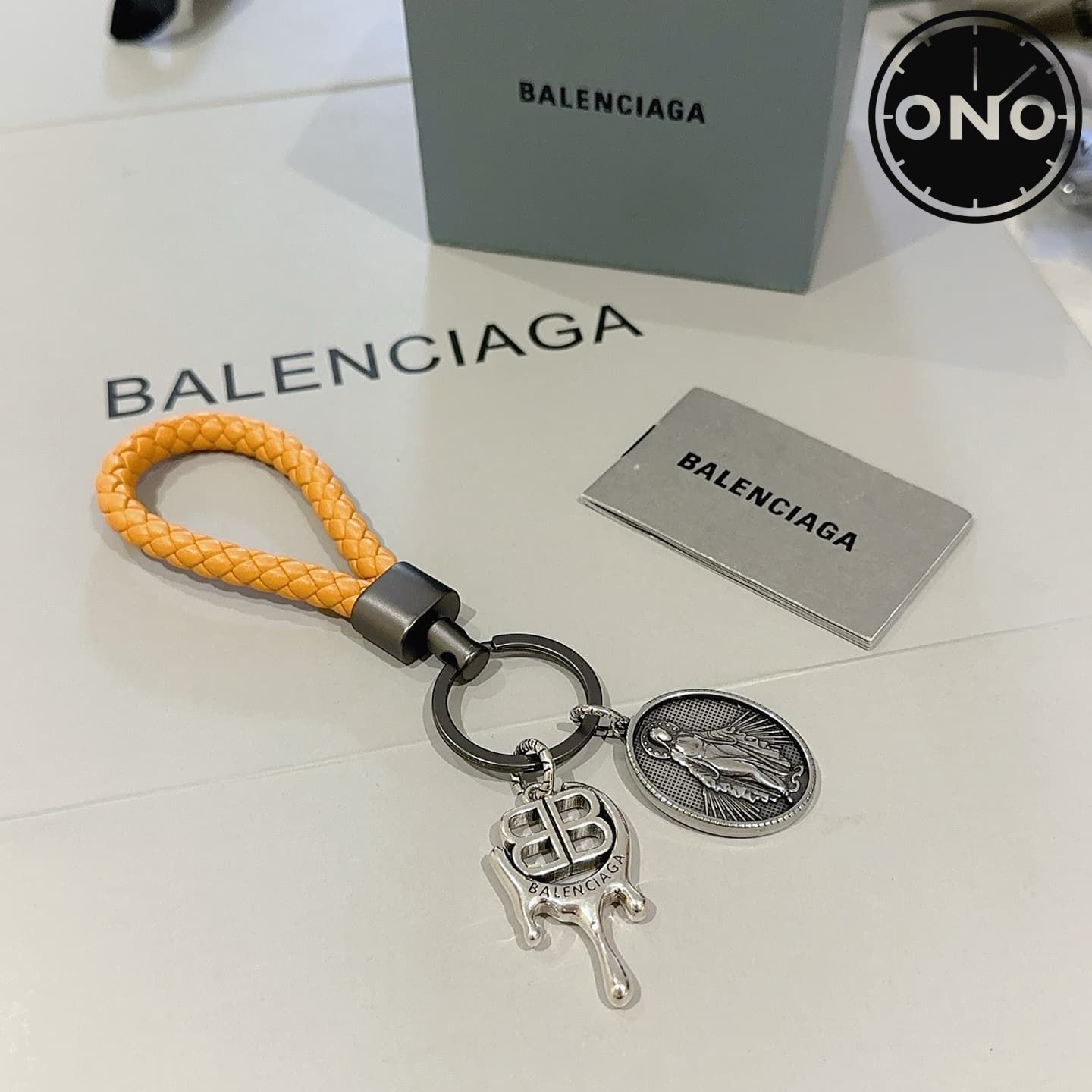 balenciaga-clasp_51_2.jpg