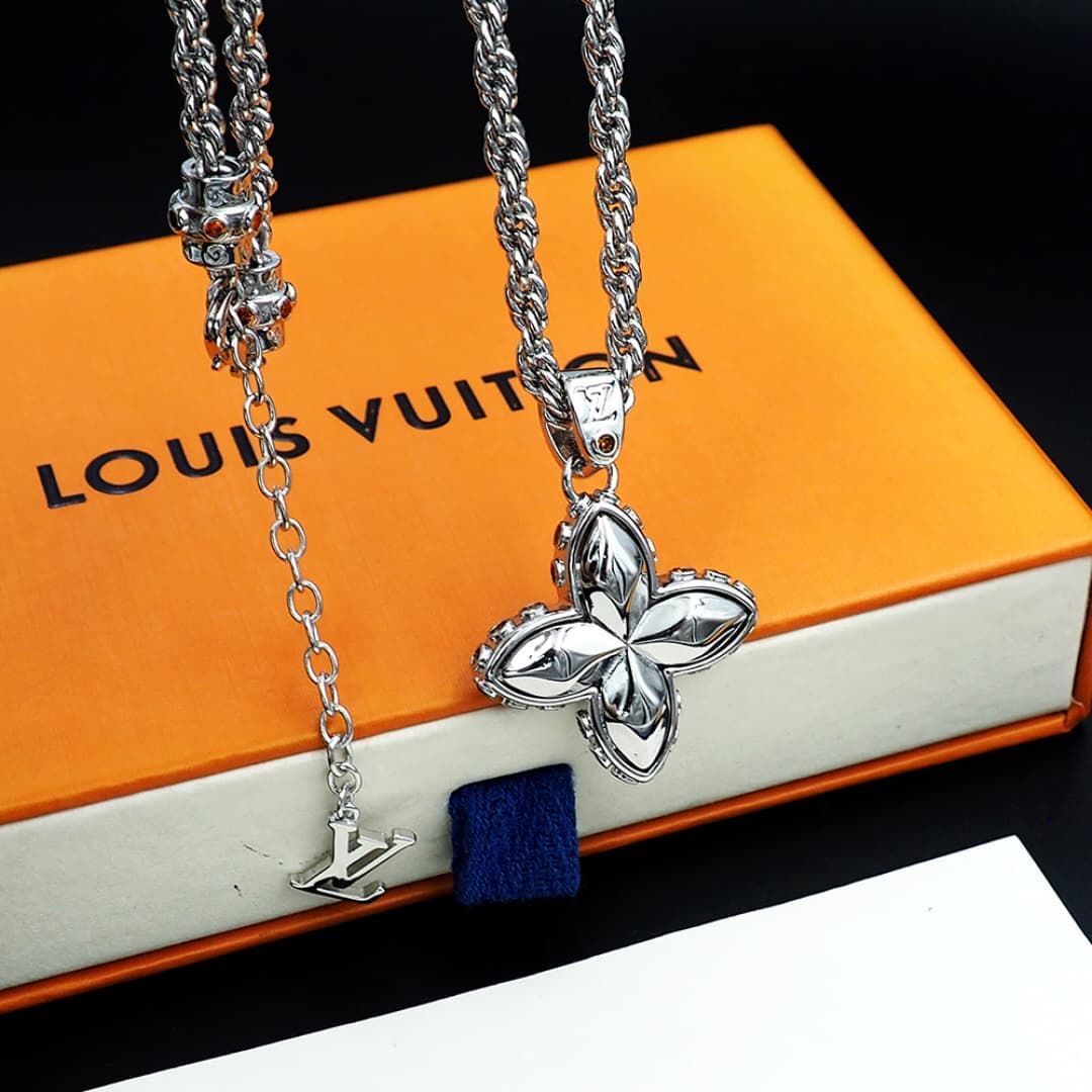 lv-necklace_4_9.jpg