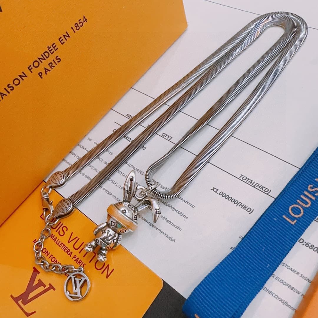 lv-necklace_7_5.jpg