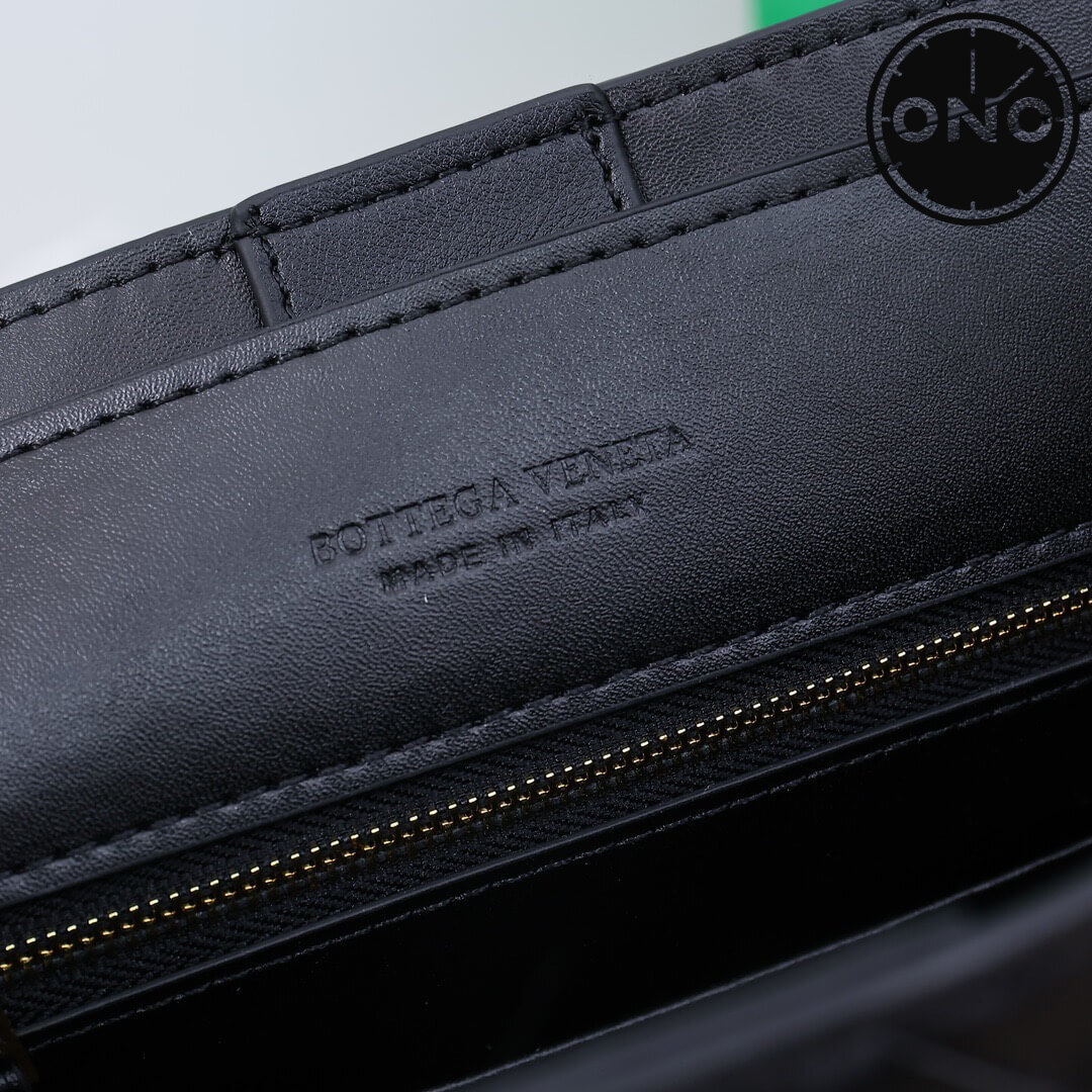bottega_veneta_women_96_7.jpg