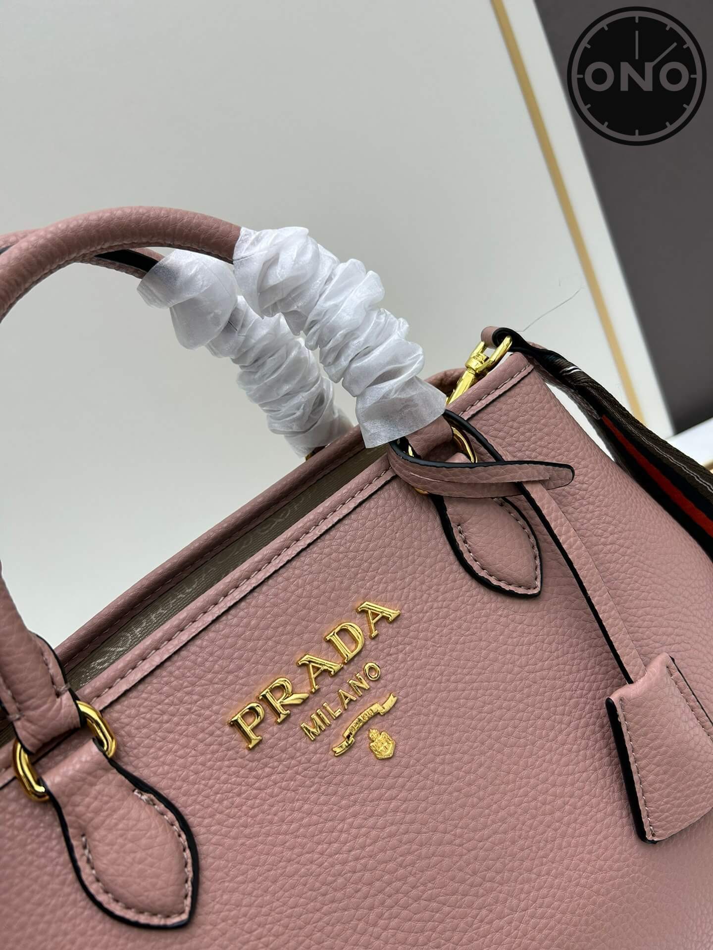 prada_women_72_3.jpg