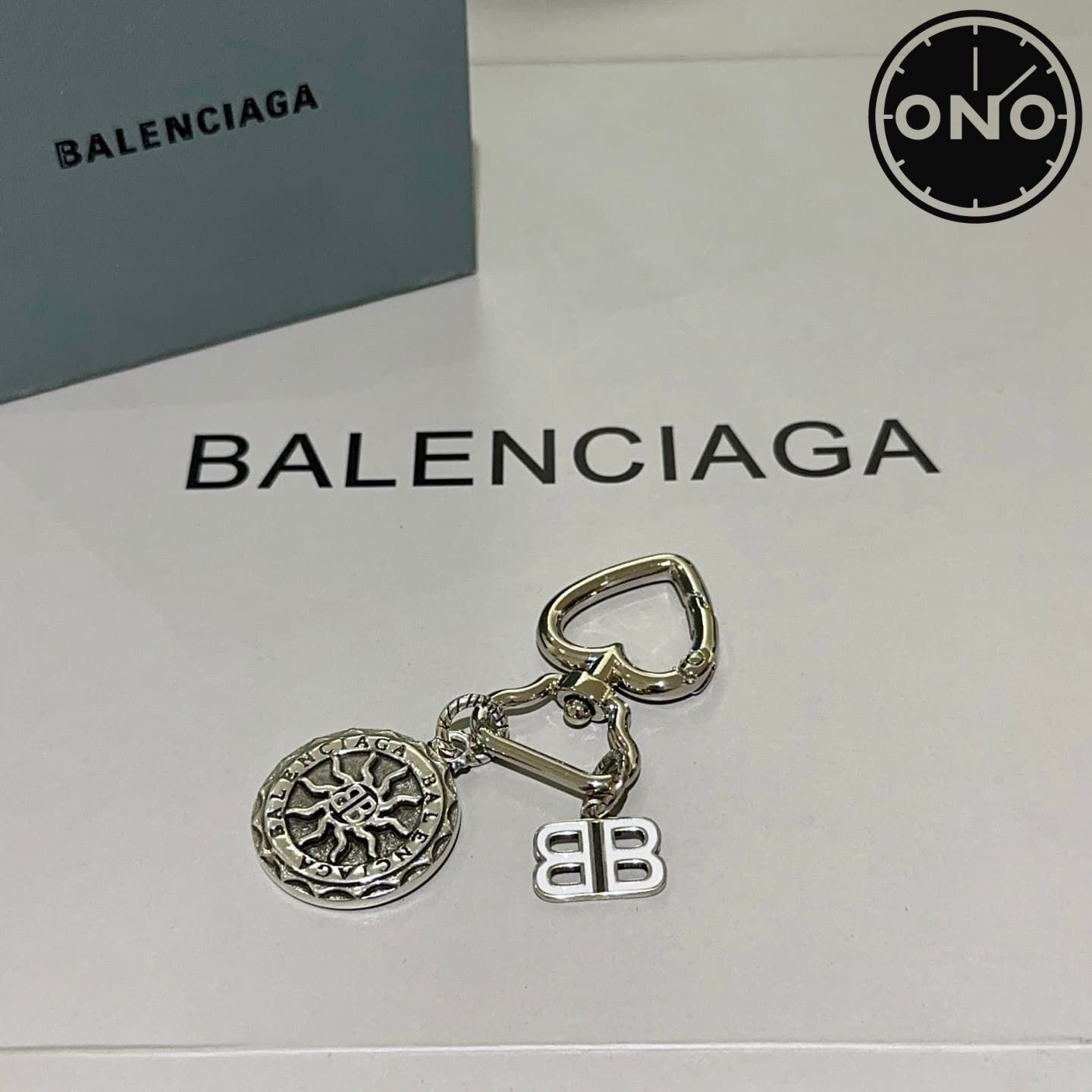 balenciaga-clasp_16_1.jpg