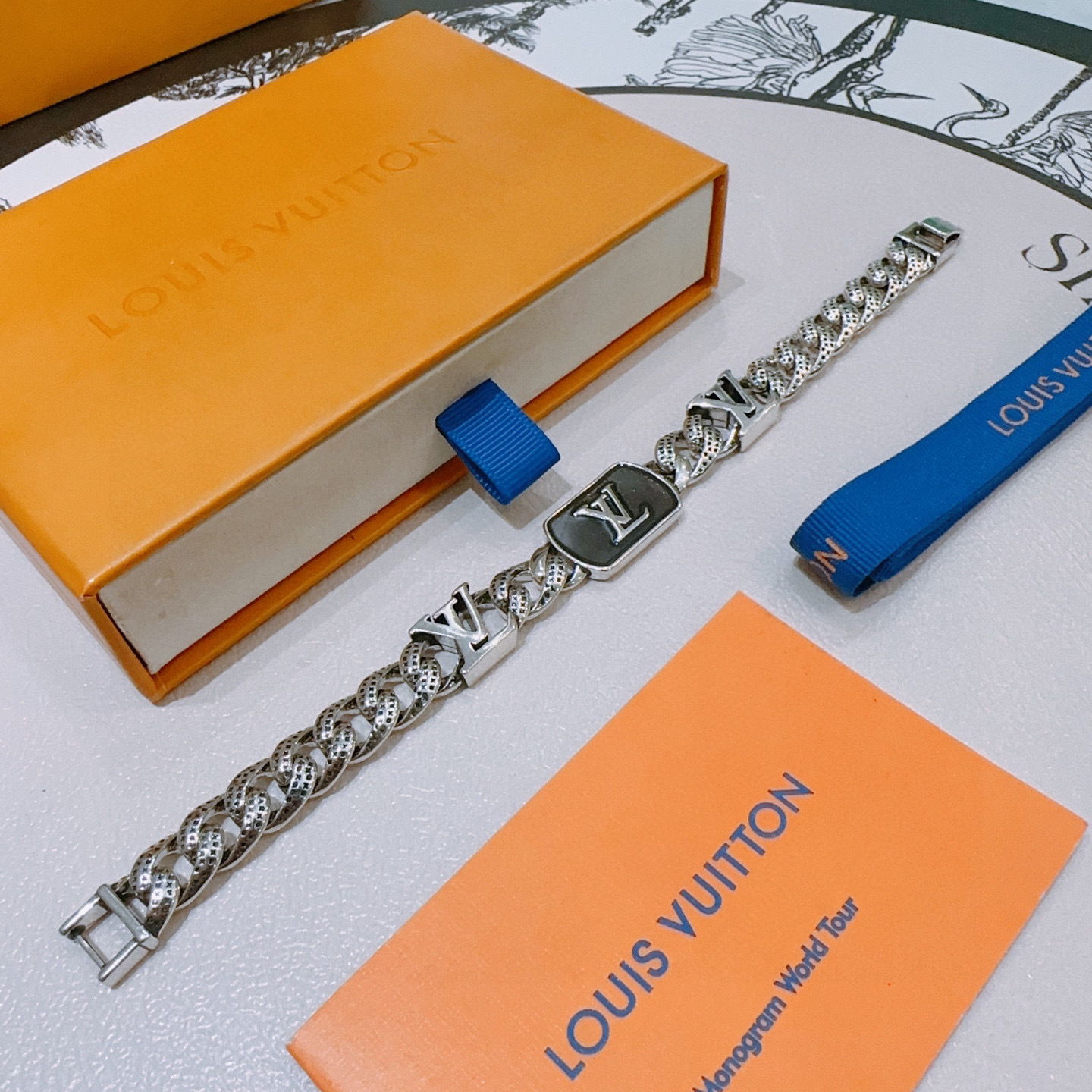 lv-bracelet_25_1.jpg