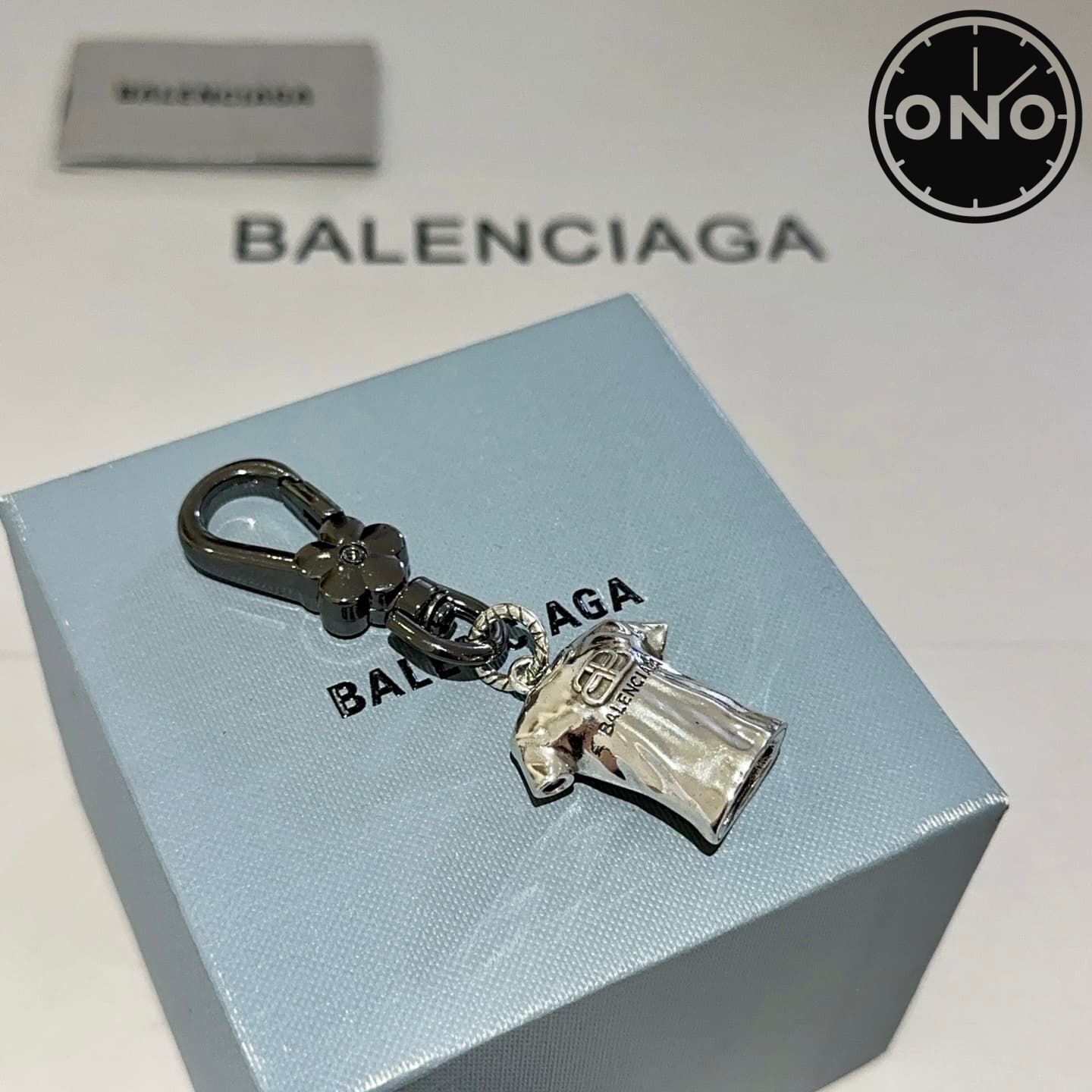 balenciaga-clasp_20_5.jpg
