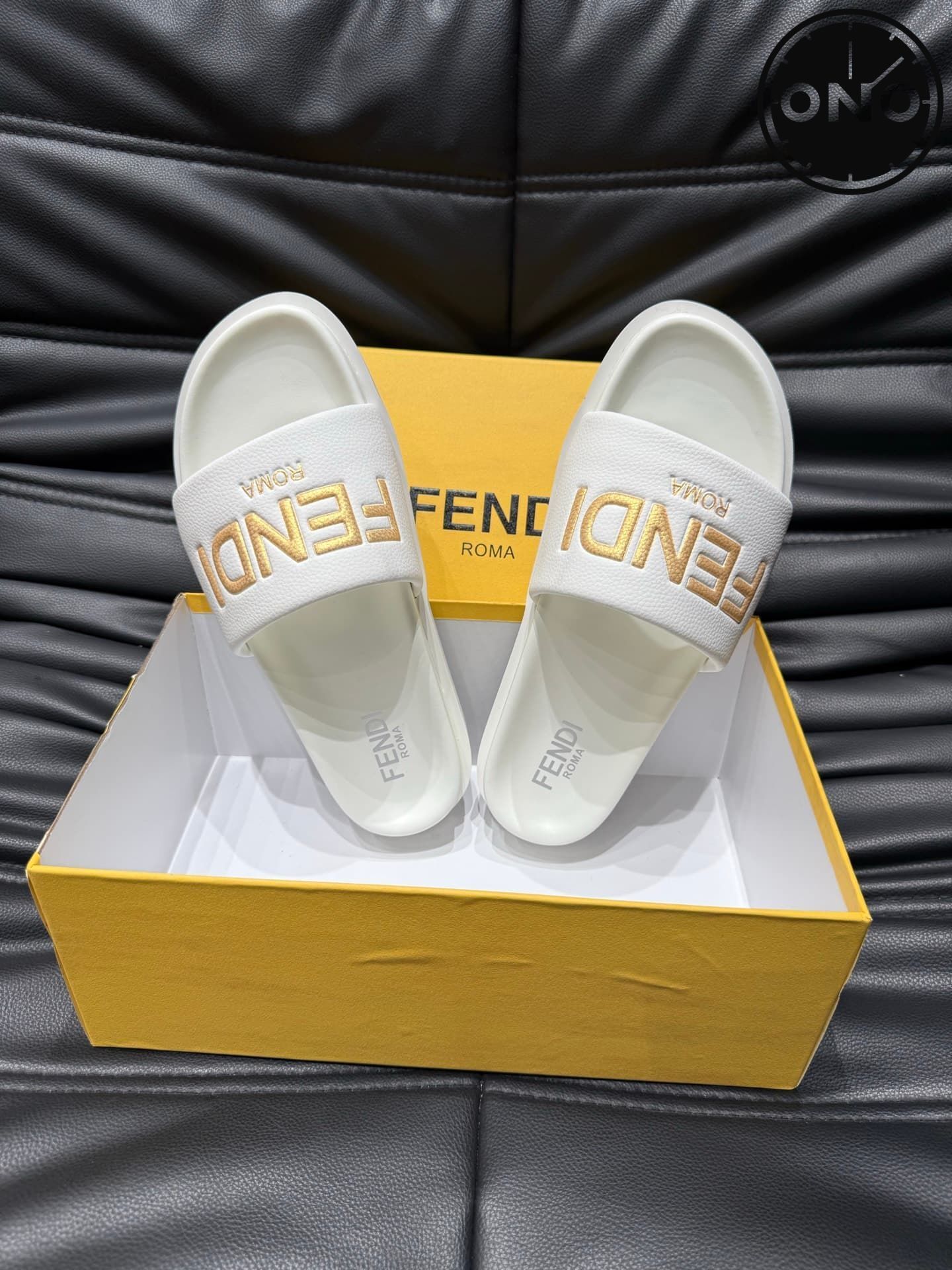 fendi-slippers_30_3.jpg