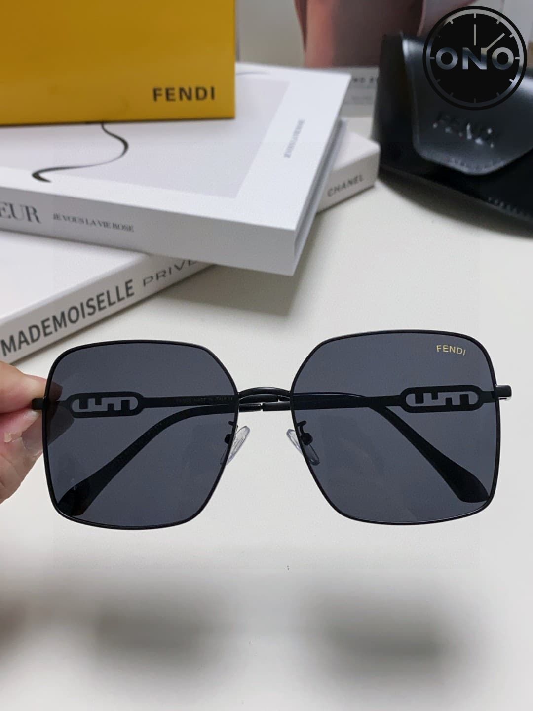 fendi-glasses_51_3.jpg