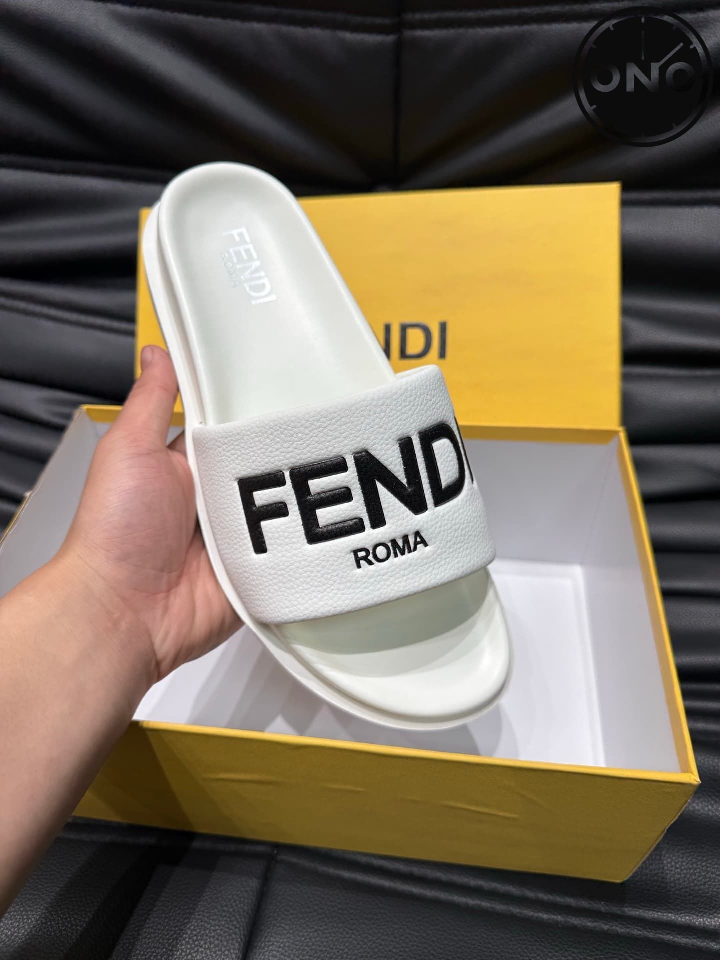 fendi-slippers_29_6.jpg