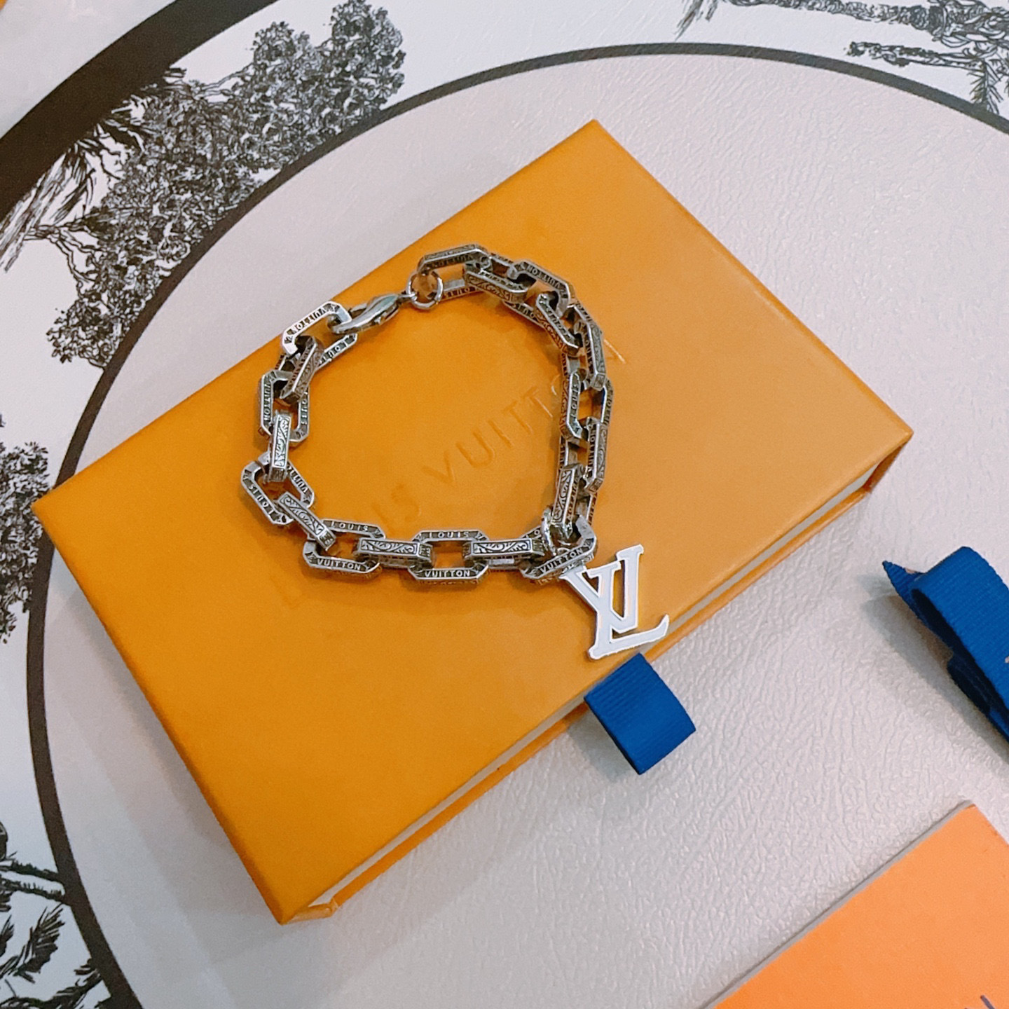 lv-bracelet_14_1.jpg