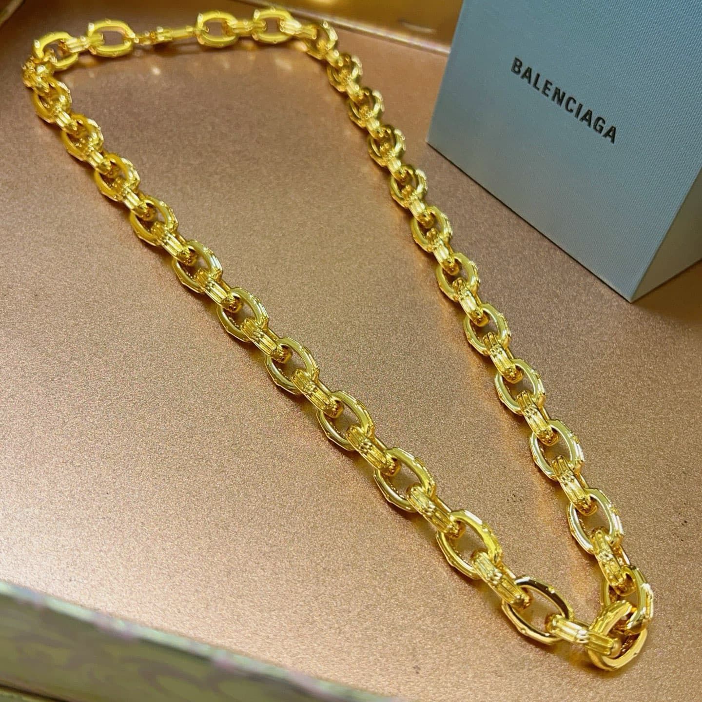 balenciaga-necklace_31_1.jpg