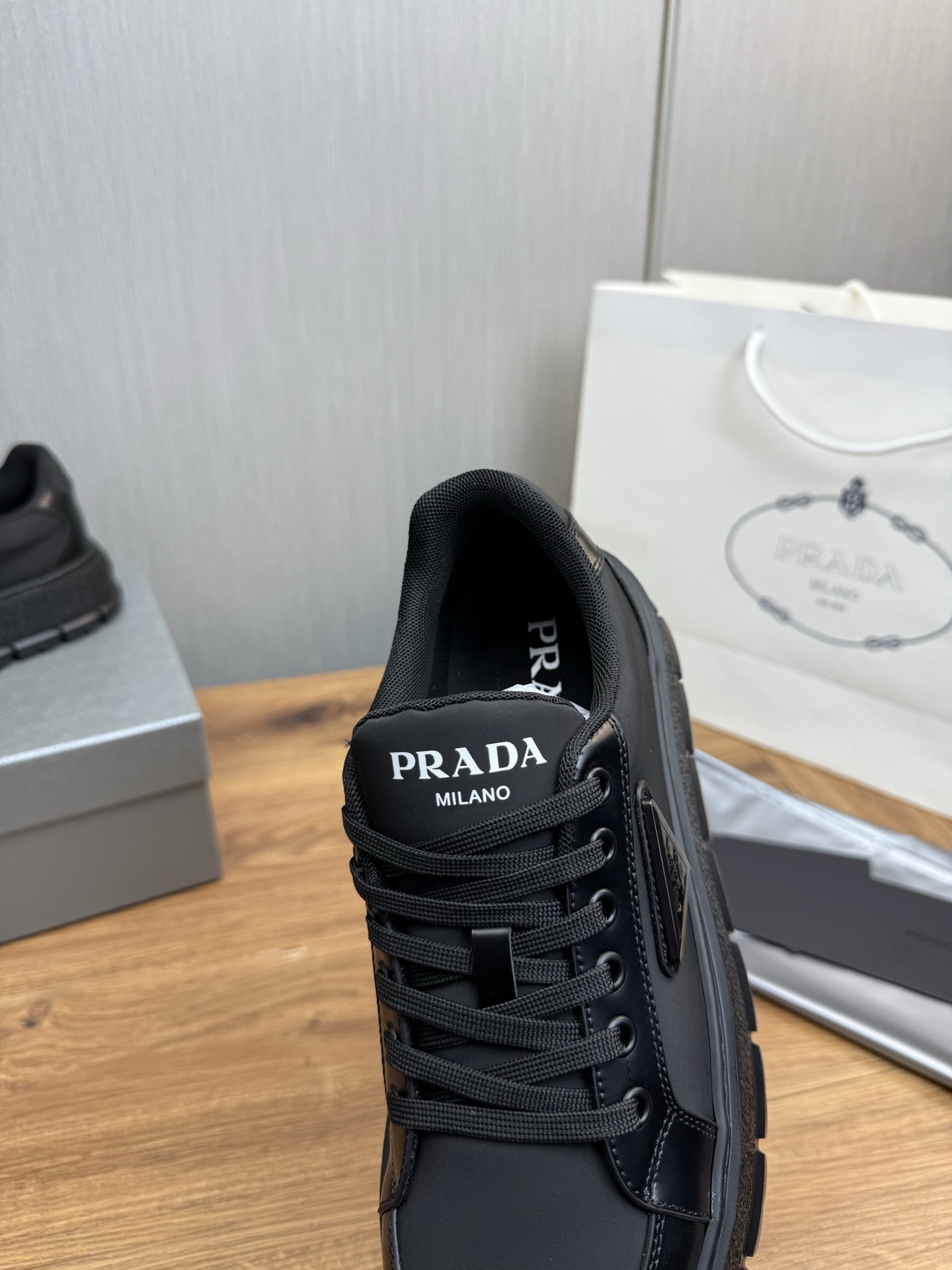 prada-casual-shoes_44_10.jpg