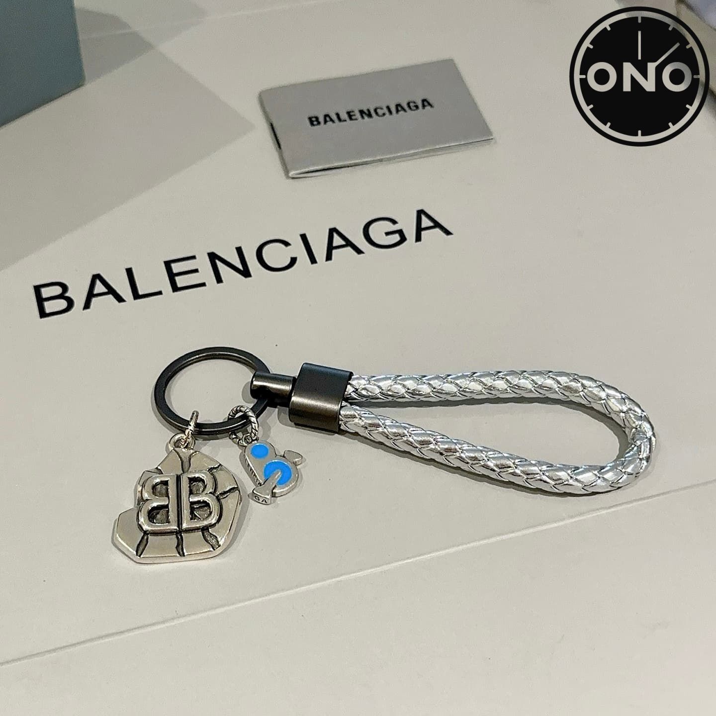 balenciaga-clasp_75_3.jpg