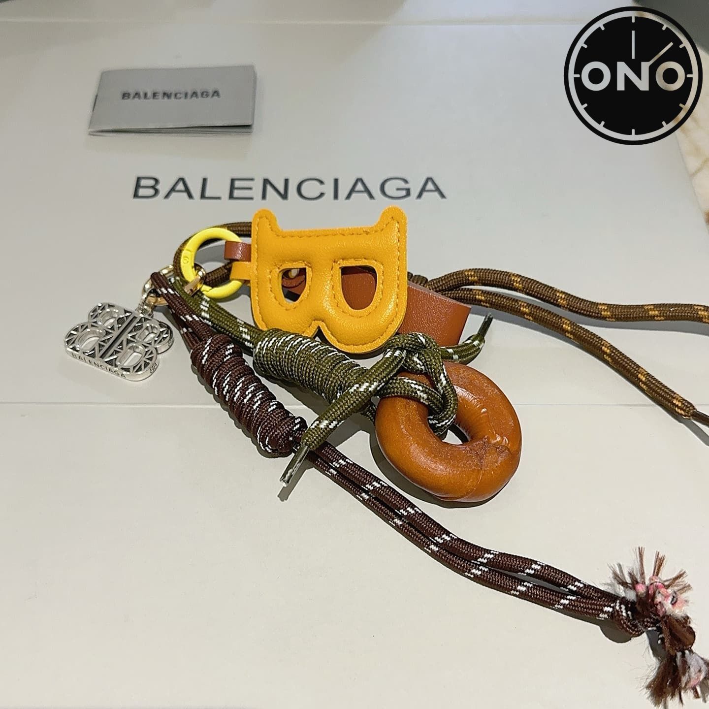 balenciaga-clasp_29_1.jpg