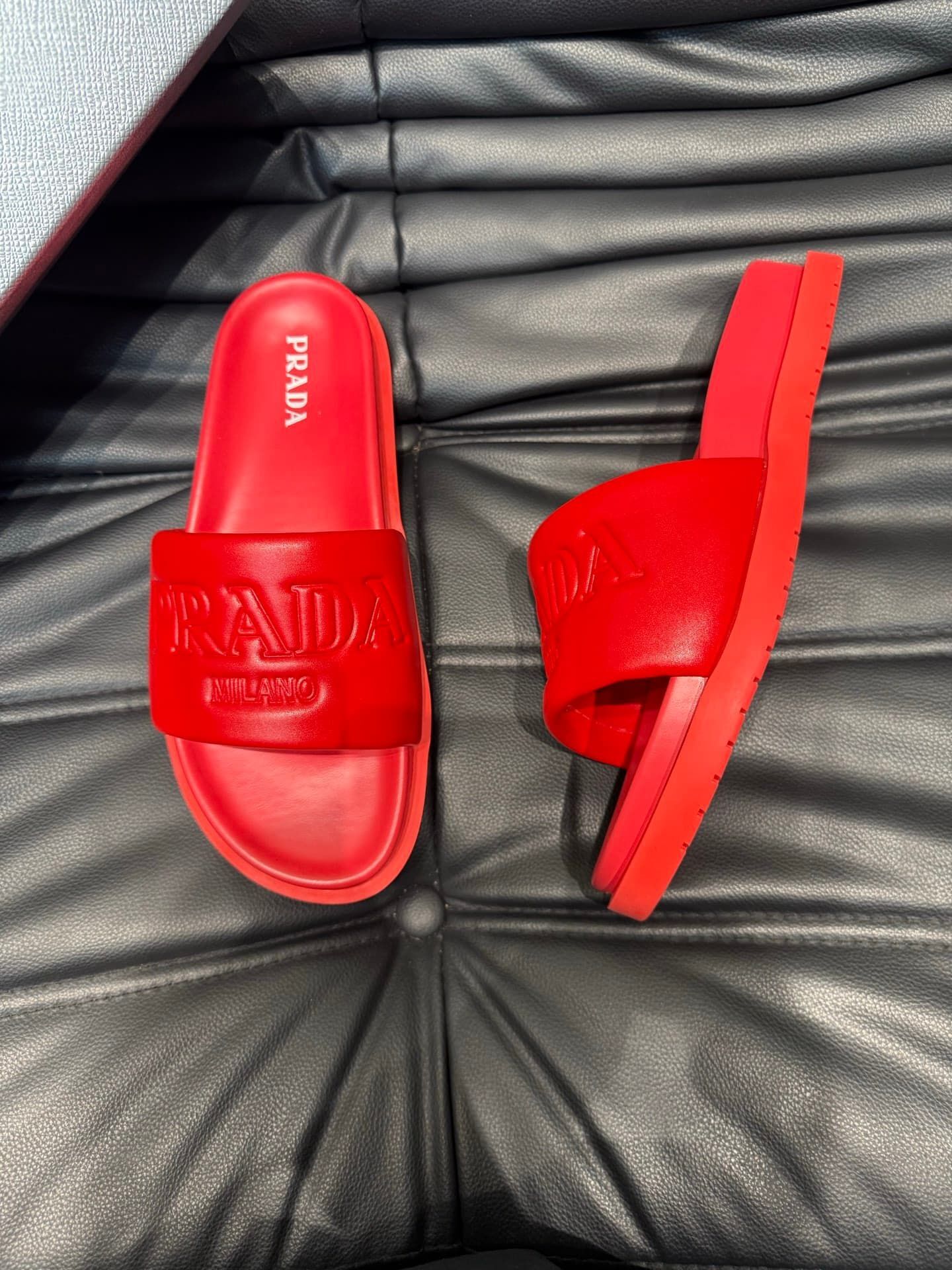 prada-slippers_18_1.jpg