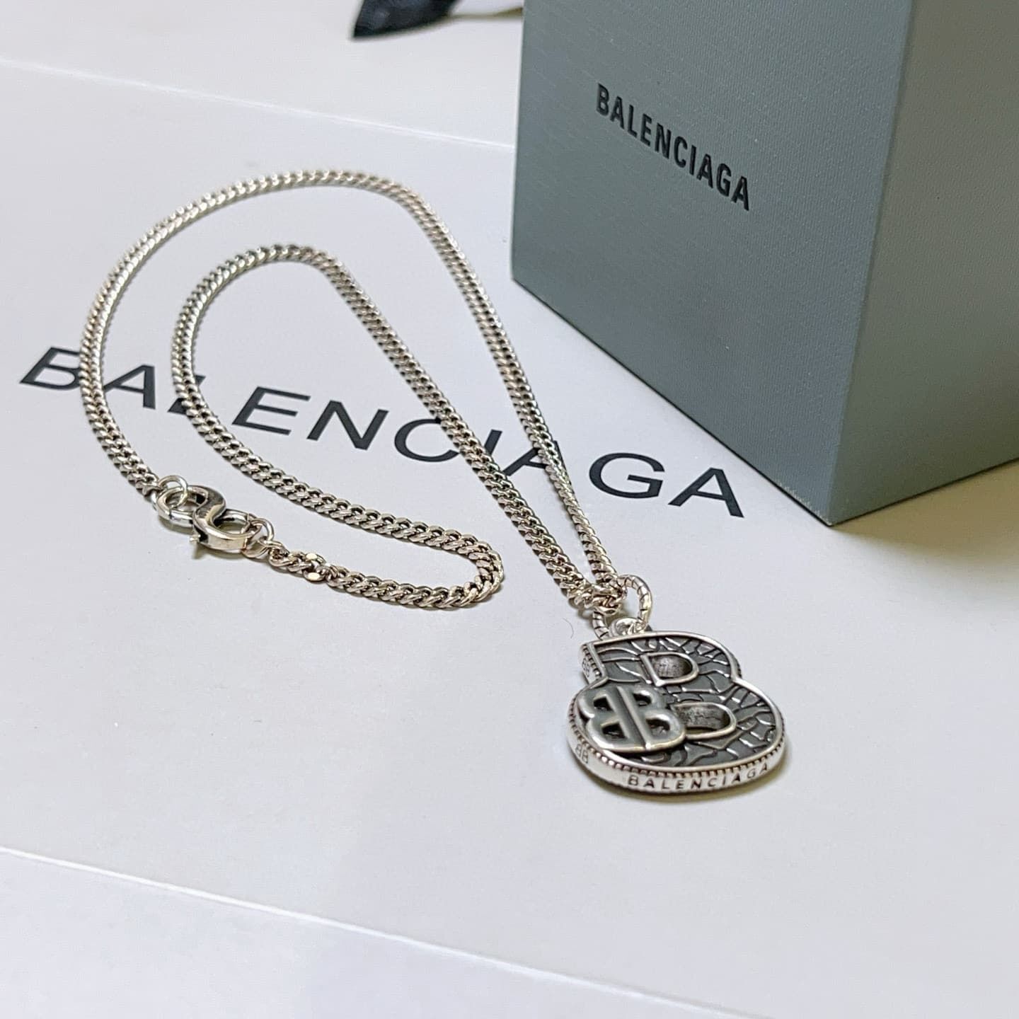 balenciaga-necklace_30_2.jpg