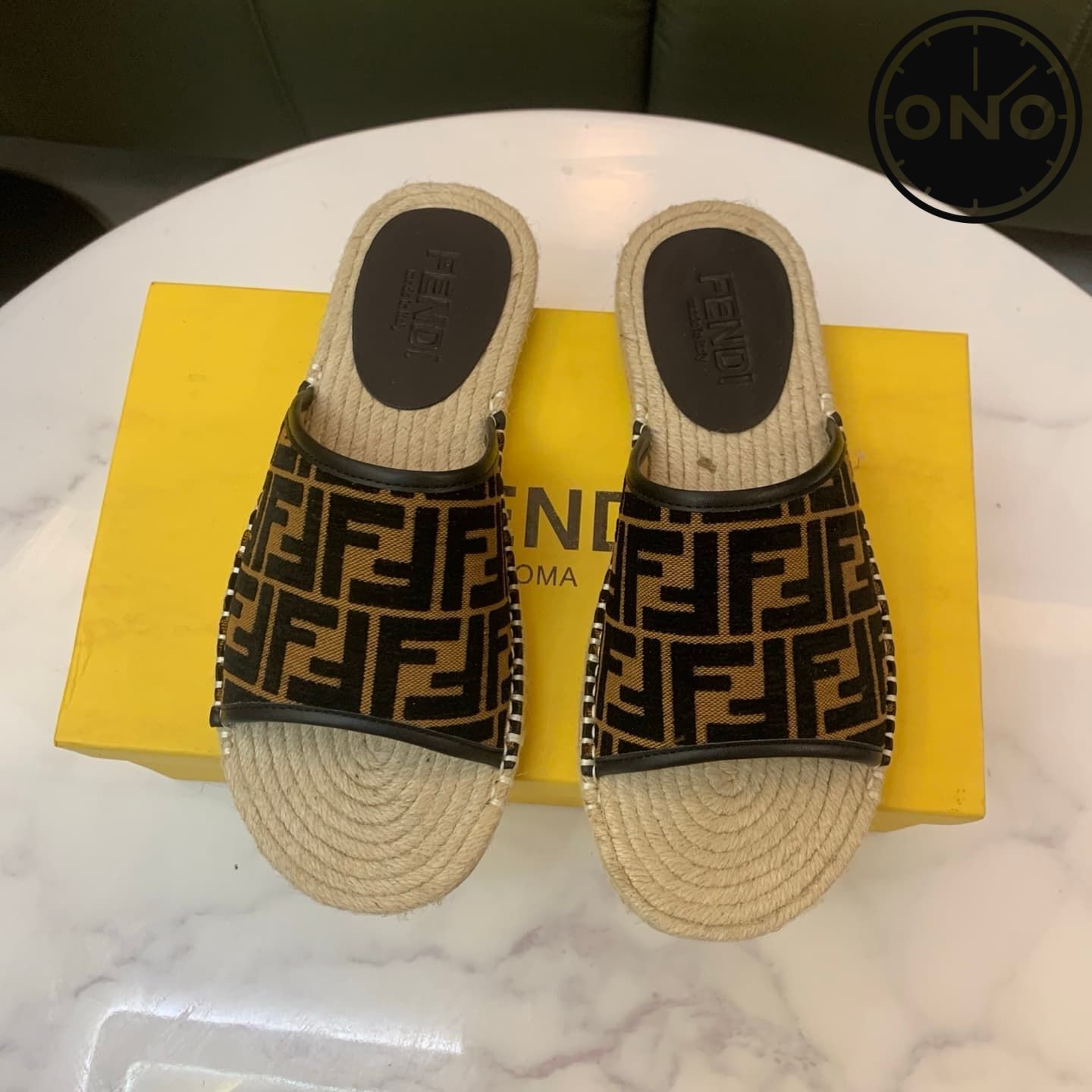fendi-slippers_26_1.jpg