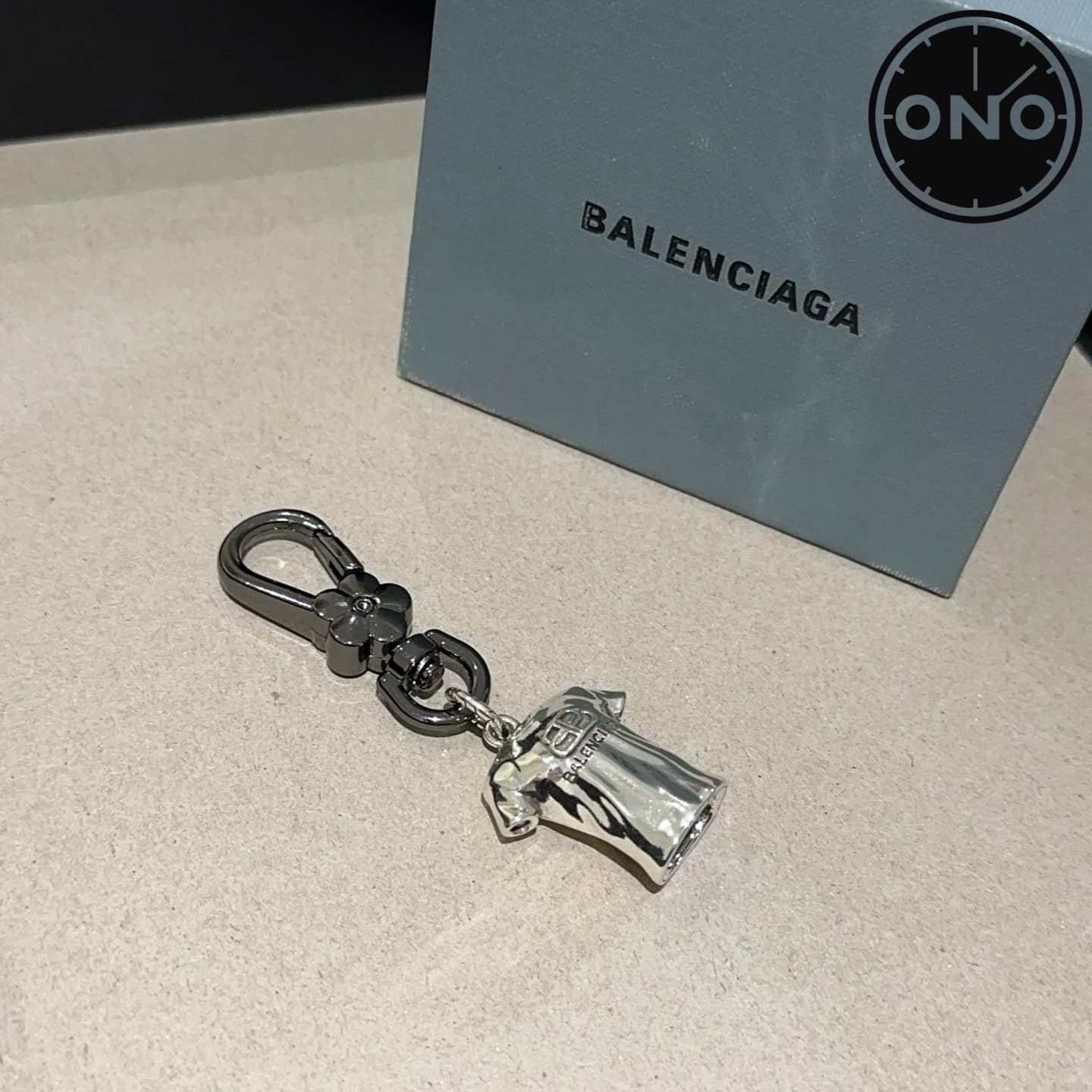 balenciaga-clasp_20_2.jpg