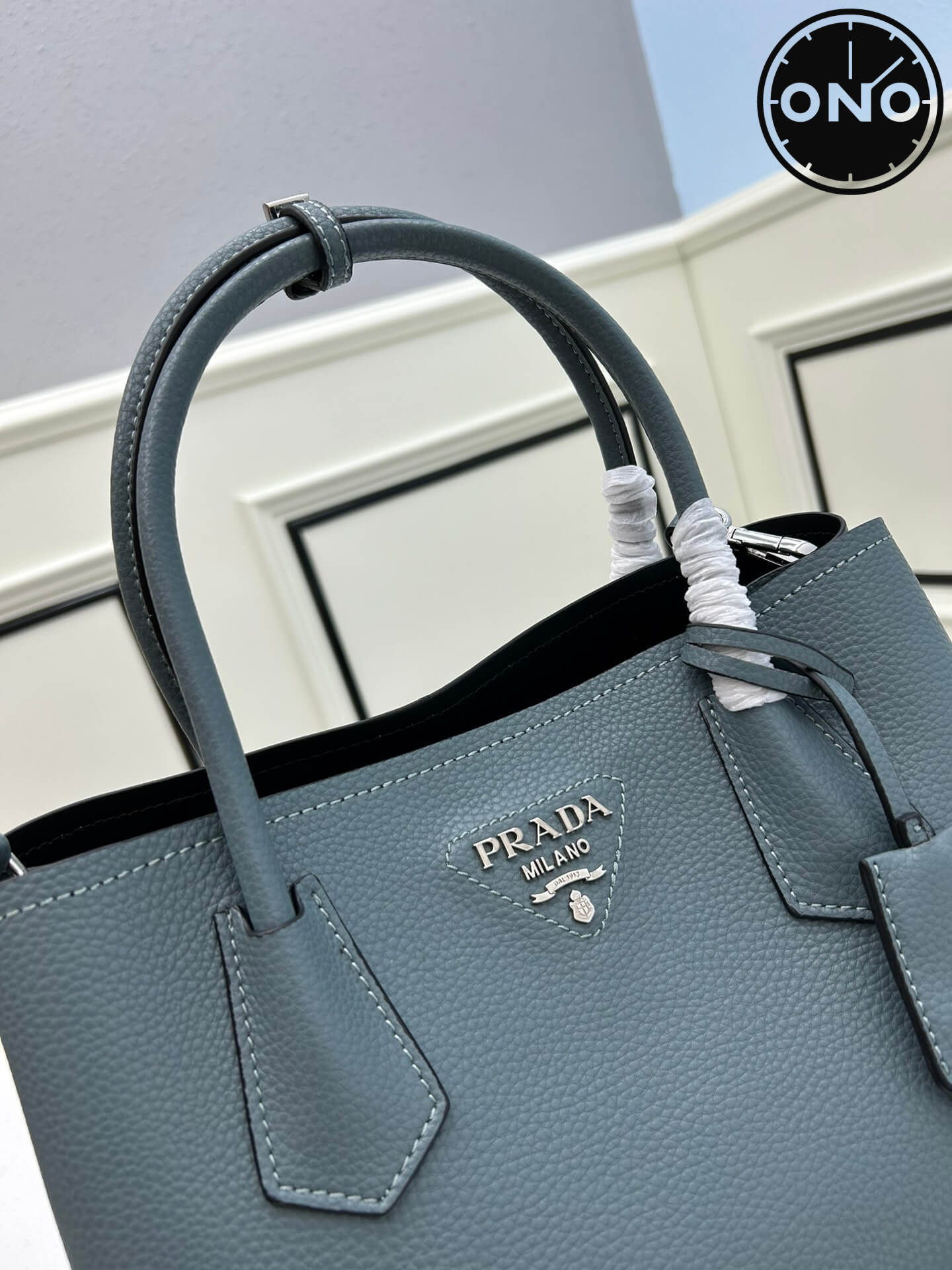prada_women_80_3.jpg
