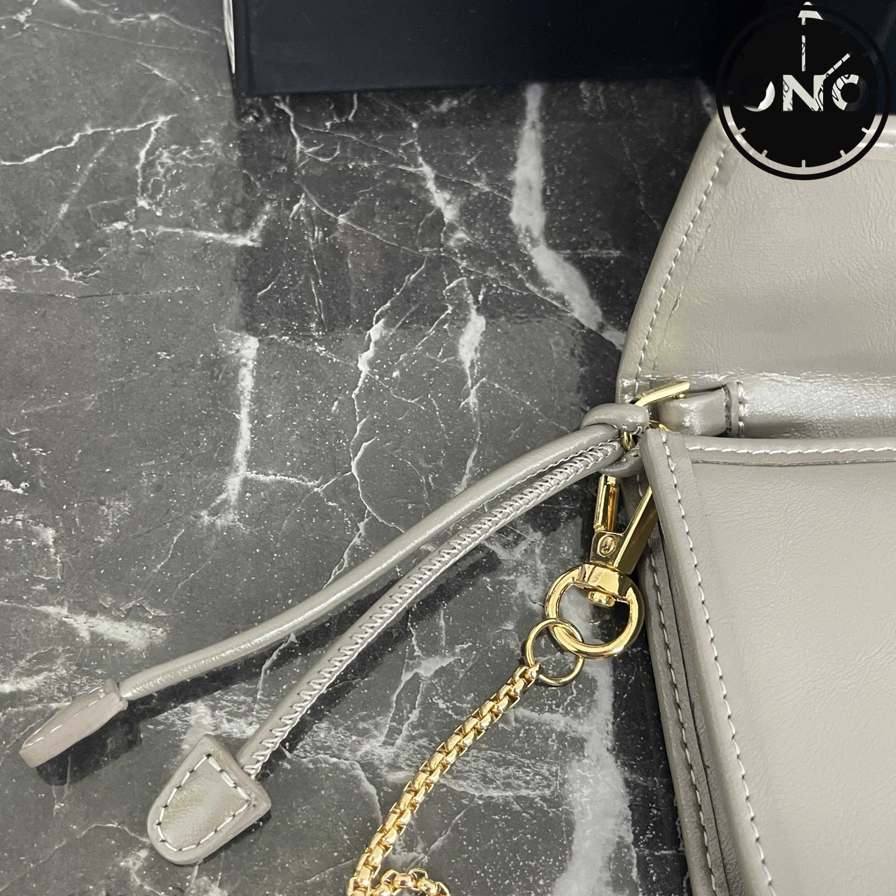 prada_wallet_10_7.jpg