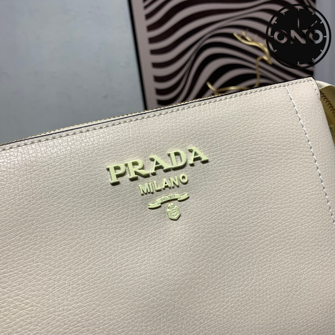 prada_women_153_3.jpg