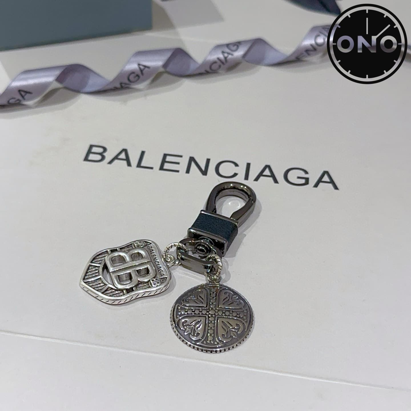 balenciaga-clasp_38_3.jpg