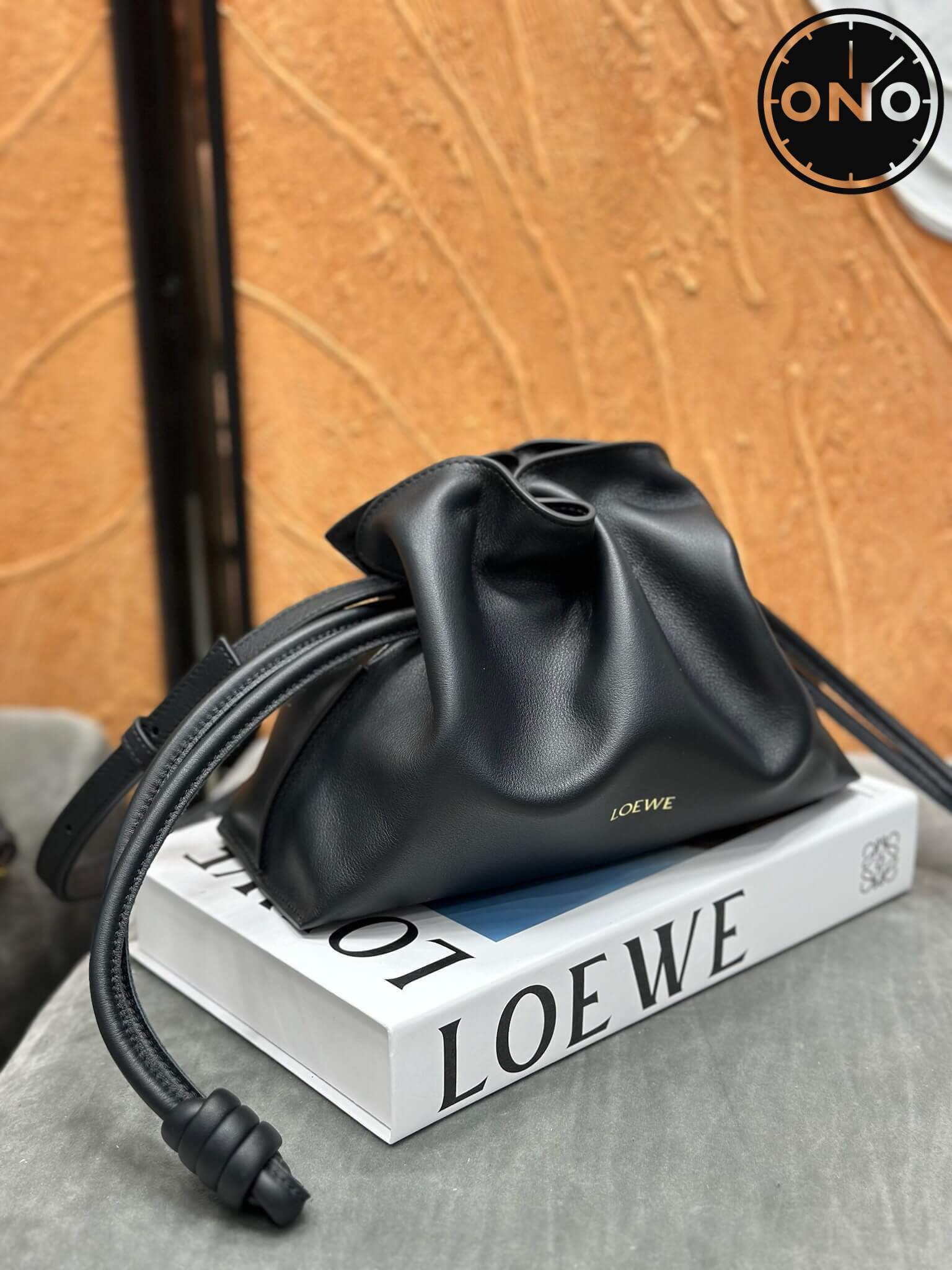 loewe_women_34_1.jpg