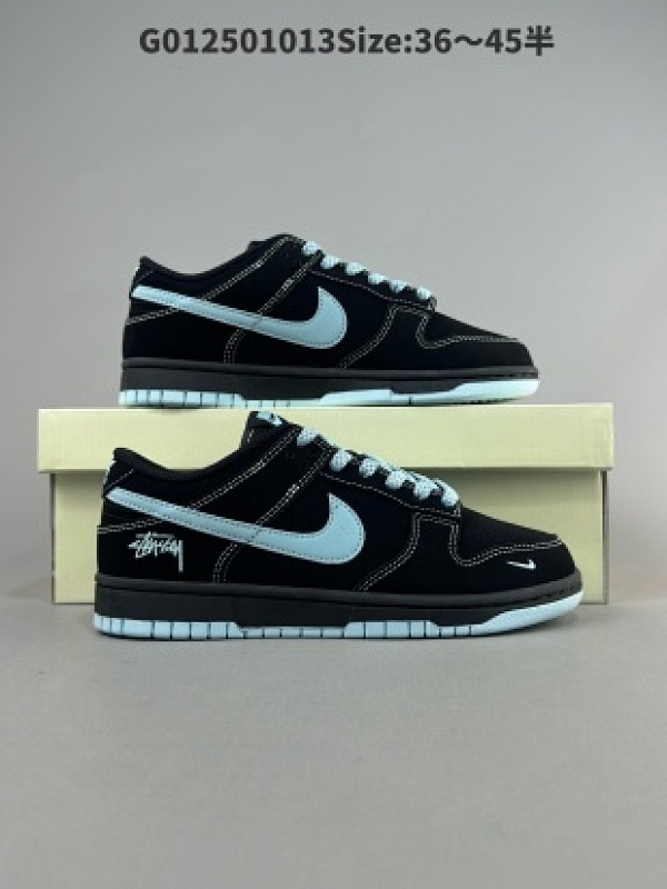 Stussy x Nike Dunk SB Low 斯图西 x 耐克 SB 低帮 联名黑蓝 定制球鞋鞋身以黑色磨砂作为主色调货号KK1888-012
