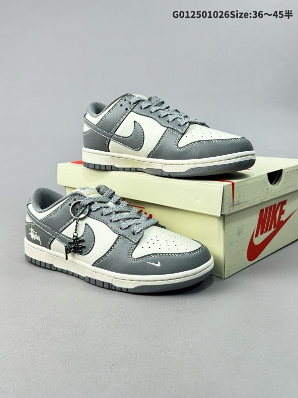 Stussy x Nike Dunk SB Low 斯图西 x 耐克 SB 低帮 斯图西联名灰白 鞋身以米白色作为主色调货号BB9898-007