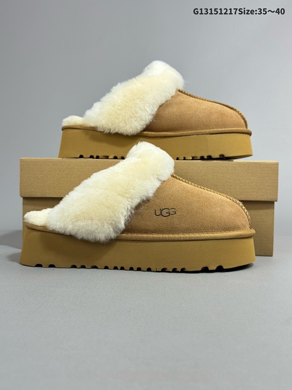 15035-40 UGG/雪地靴 女鞋采用翻毛皮鞋面材质内嵌人造羊毛毛绒里衬和鞋垫,保暖锁热内嵌可拆卸植入式羊毛鞋垫加厚3.08厘米Treadlite轻翼科技外底