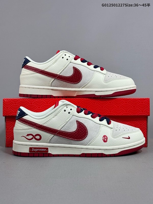 25036-45半 定制球鞋 Supreme x Nike Dunk SB Low Sup x 耐克 SB 低帮 联名米灰红货号XS1086-015