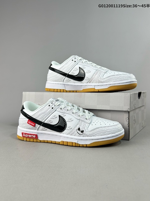 20036-45半 Supreme x NK Dunk Low 联名-生胶鬼脸 SB低帮休闲板鞋 XD6188-034 美国街头滑板鞋潮牌红底白色的独特LOGO