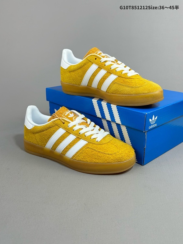 特价85 采用环保绒面革组合软质牛剖革鞋面材质外置RB耐磨橡胶大底展现浓厚的复古味道HQ8716