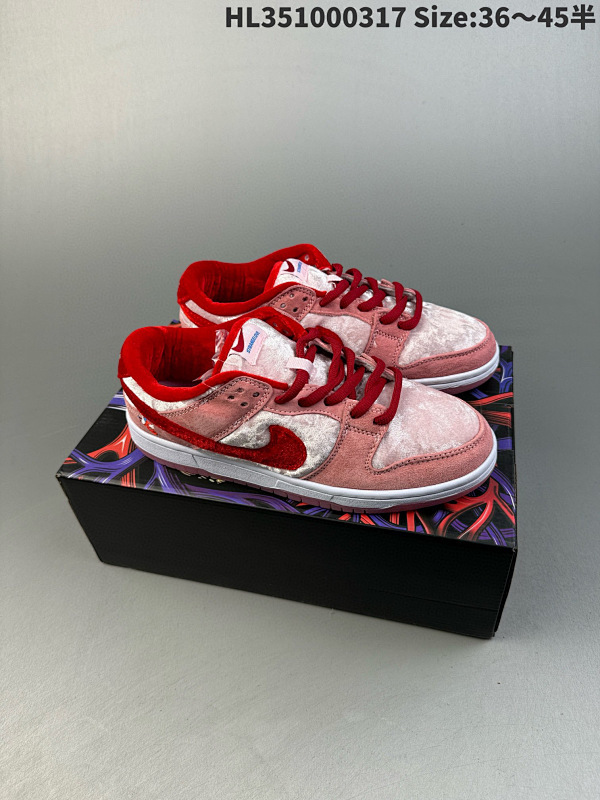 100 Nike SB Dunk Low PRO 情人节限定鞋身采用浅粉翻毛皮搭配白货号CT2552-800    HL351000317 Size:3645半