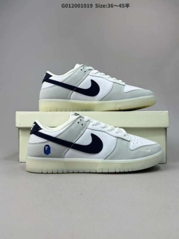 Bape x Nike Dunk SB Low Bape x 耐克 SB 低帮 联名灰白蓝定制球鞋 鞋身以白色作为主色调货号JH8039-938