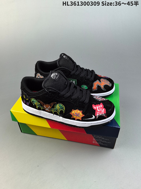 130  Nike SB Dunk Low 万圣节 整个鞋身布满各种涂鸦画风的妖魔鬼怪货号DQ4488-001 编码HL361300309 Size:3645半