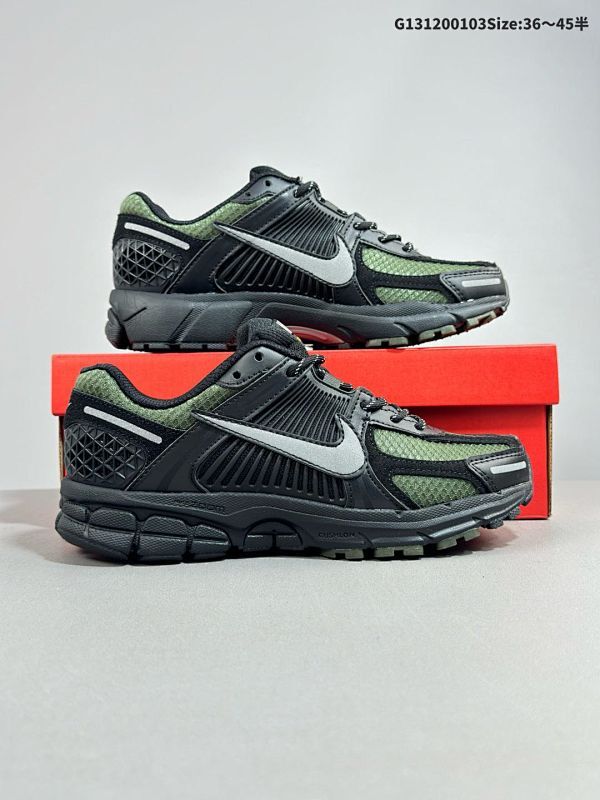 12036-45半 Nike 耐克夏季 ZOOM VOMERO 5 运动鞋休闲训练跑步鞋货号 HV2527-001