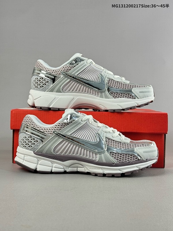 12036-45半集合 NIKE ZOOM Vomero 5 SP 复古风潮 网面透气运动鞋货号: HV6417 001  HV2527 002