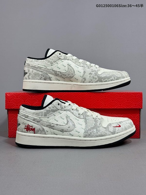 25036-45半 定制球鞋 Stussy x Air Jordan 1 Low 斯图西 x 乔丹 低帮 灰白红蛇纹 AJ1货号FC1688-200